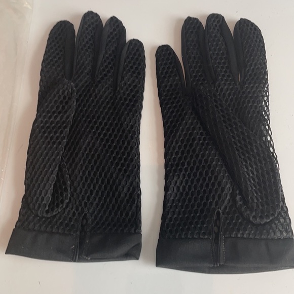 Vintage 1960’sblack short gloves sz small women